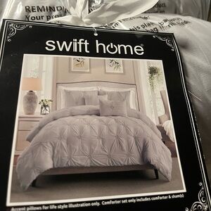 Swift Home Comforter set new Full/Queen